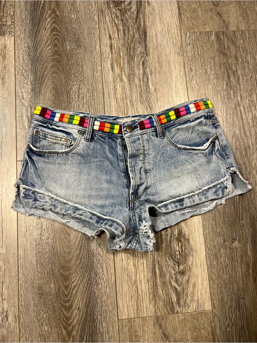 FREE PEOPLE~Frayed COCHELLA Jamacian EMBROIDERED Mini Jean Shorts~27